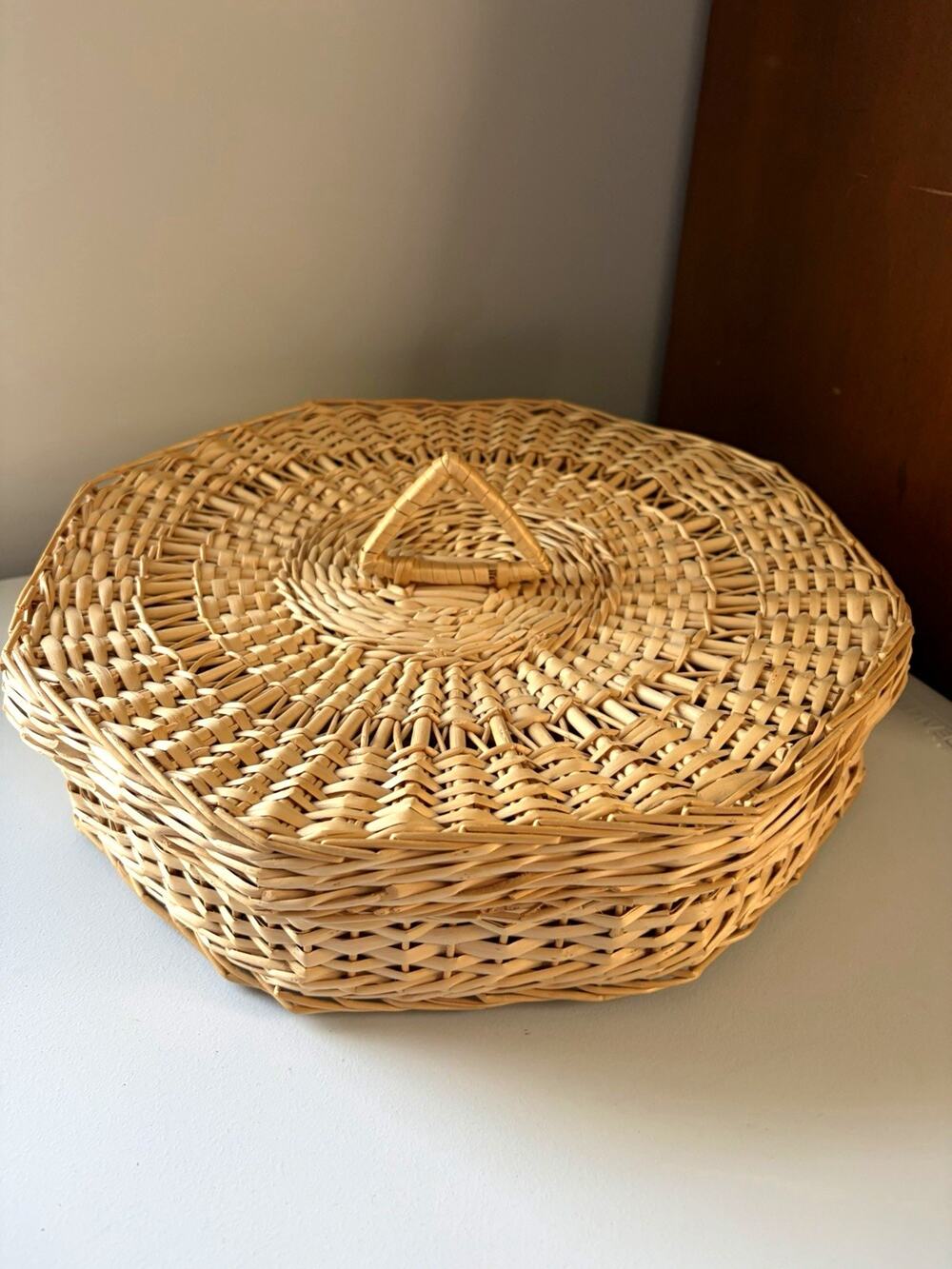 Medium Round Beige Wicker Storage Basket with Lid Handmade Indoor Freestanding